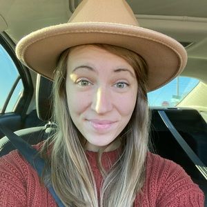 Meet your Posher, Courtney